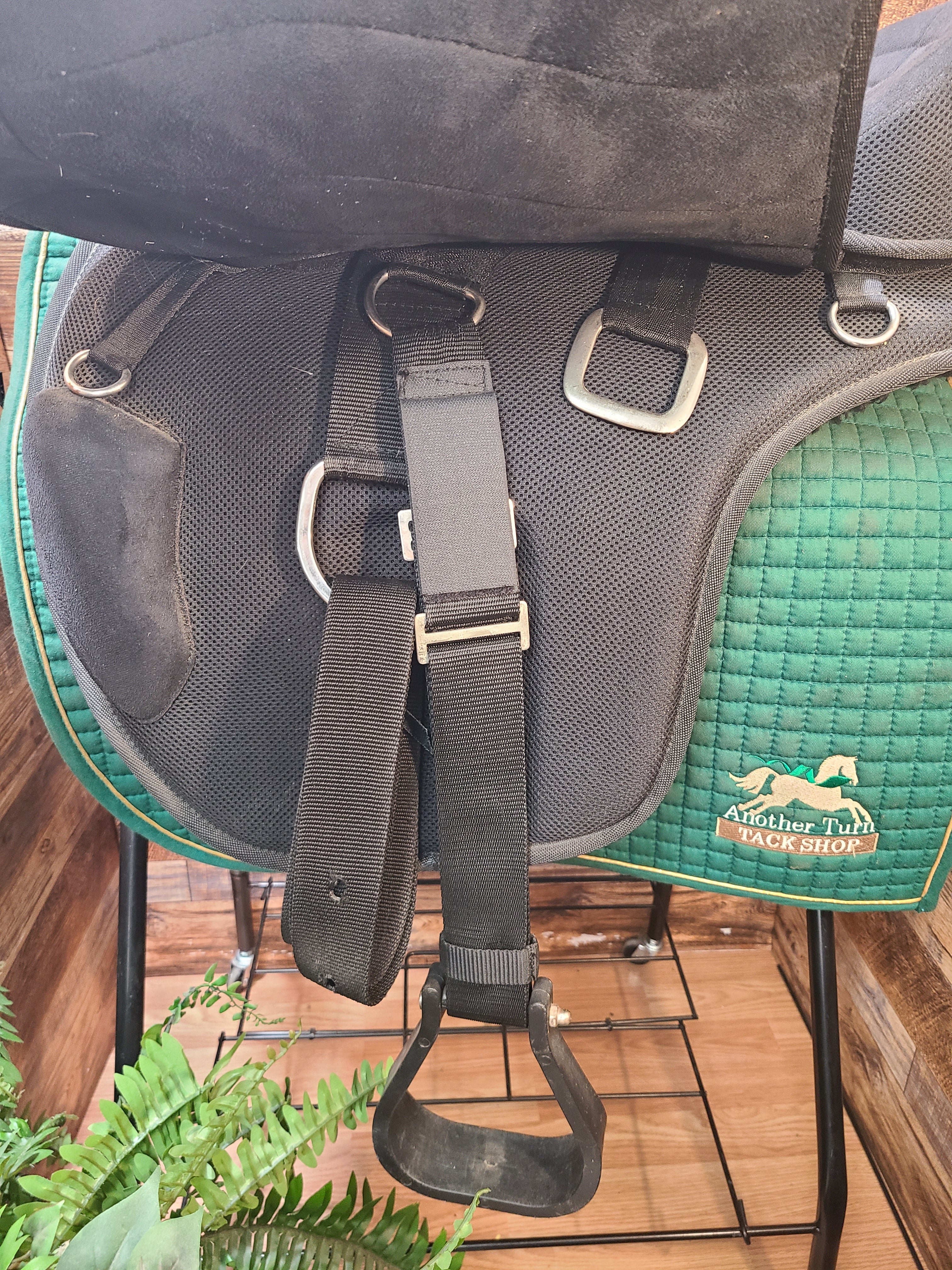 Treeless Synthetic Endurance Saddle