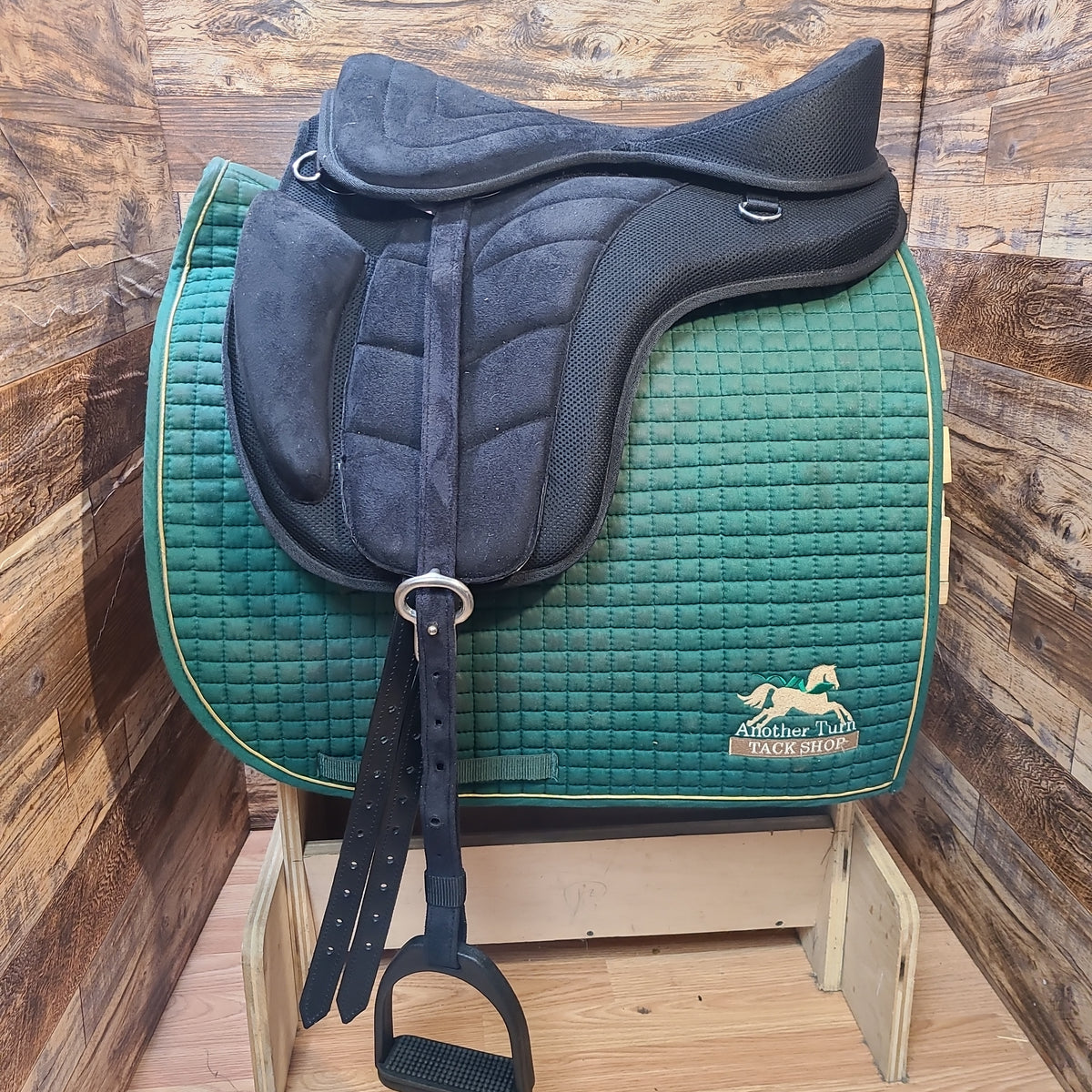 18" Tough 1 Treeless Endurance Saddle